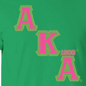 Camiseta Personalizada con Bordado Gráfico Verde para Mujer, Manga Corta, Cuello Redondo, Informal, con Diseño de Letras Alpha Kappa Alpha - Product Image 3