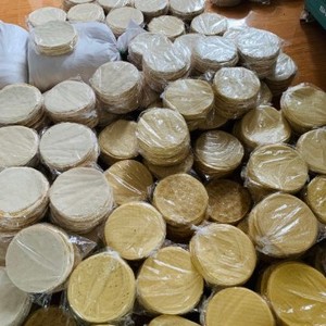Las bocadillas de arroz pegajoso con semillas de sésamo son un popular snack de exportación. - Product Image 3