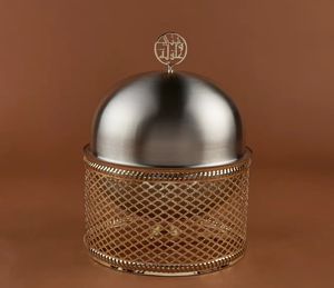 Chauffe-plat moderne argenté avec couvercle conique à motifs et finition en bois – Plat isotherme élégant pour la restauration haut de gamme - Product Image 4