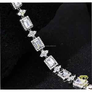 Elegante Pulsera Rectangular con Eslabones, Piedras Centrales Transparentes y Detalles Brillantes para Minoristas de Joyería de Moda - Product Image 2