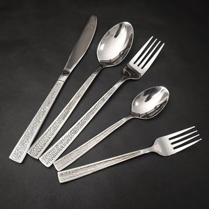 ชุดช้อนส้อมสแตนเลสสตีลสุดหรู ใช้งานได้หลากหลาย ทั้งรับประทานอาหาร จัดเสิร์ฟ และช่วยในการทำอาหาร - Product Image 4