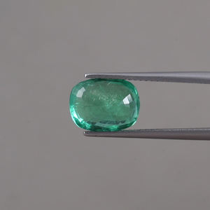 Esmeralda Natural Certificada IGI, Venta al por Mayor, 3.36 Quilates, Corte Ovalado 11x8.5mm, Excelente Calidad, Verde Claro, Tratada con Calor, para Joyería - Product Image 3