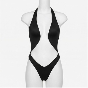 Maillot de bain une pièce noir pour femme avec découpe et bas string extensible - Product Image 1