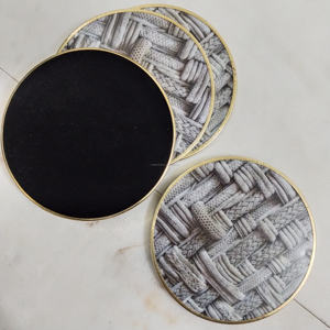 Ensemble de sous-verres ronds en bois faits à la main avec surface à motif en bambou naturel et base noire, sous-verres décoratifs pour le thé et le café - Product Image 6