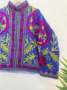 Veste Suzani en velours bleu brodée à la main, style bohème, à fleurs, pour l'hiver, idéale pour les fêtes, les mariages, la mode et comme cadeau de mariage. - Product Image 3