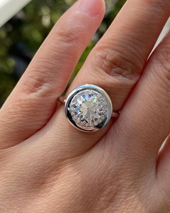 Bague solitaire en moissanite ronde 3 carats, sertie clos en argent 925, avec halo, cadeau idéal pour anniversaire ou pour des amis – Nouveauté très prisée - Product Image 2