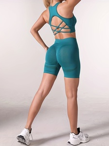 Ensemble de yoga sans couture personnalisé pour femmes : soutien-gorge de sport et short taille haute – Tenue de fitness respirante et extensible pour la course et l'entraînement - Product Image 3
