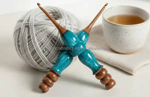 Crochet en bois époxy fait main de qualité supérieure avec une finition lisse pour une prise confortable et des projets de tricot professionnels - Product Image 4