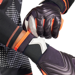 Gants de gardien de but GRIP WELL SPORTS de haute qualité, en PU léger, avec fermeture auto-agrippante et protection des doigts et du pouce. - Product Image 3