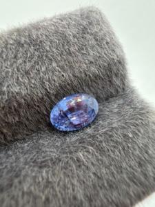 Preciosa piedra preciosa de zafiro azul real, corte ovalado, 1.50 quilates, de Ceilán, para la elaboración de joyería personalizada por Zehra Gems & Jeweller - Product Image 4