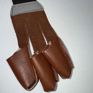 ถุงมือยิงธนูแบบสั่งทำพิเศษ |   การออกแบบตามหลักสรีรศาสตร์เพื่อการควบคุมคันธนูได้อย่างแม่นยำสูงสุด |   คุณภาพส่งออกระดับโลก - Product Image 3