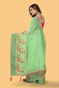 Sari en Soie Organza Premium – Broderie Multicolore avec Ornements en Pierres et Pallu à Pompons – Tenue de Soirée - Product Image 3