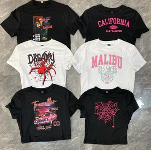 เสื้อครอปท็อปพิมพ์ลายกราฟิก Y2K สำหรับผู้หญิง แขนสั้น คอกลม ทรงเข้ารูป พิมพ์ลายตัวอักษร - Product Image 1