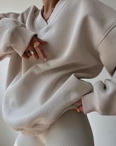 เสื้อสเวตเชิ้ตคอวีทรงโอเวอร์ไซส์สำหรับผู้หญิง สีพื้น แขนยาว ผ้าถัก คอตตอนใยไผ่ ระบายอากาศได้ดี เหมาะสำหรับใส่ในฤดูใบไม้ร่วง ทรงปกติ - Product Image 5