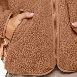 Veste Sherpa personnalisée pour femme à col montant, en polaire Teddy, coupe oversize, avec fermeture éclair quart de zip - Product Image 4