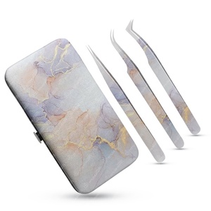 Ligero y portátil, ya sea en salón o en el mercado, este estuche es ideal para llevar pinzas de extensión de pestañas - Product Image 2