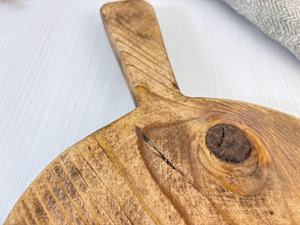 Planche à découper en chêne extra large de qualité supérieure avec poignée, en bois massif naturel, pour la cuisine, la restauration et la maison - Product Image 3