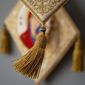 Insignia Litúrgica Ortodoxa Bordada a Mano de Primera Calidad, con Hilos de Oro, Diseño Personalizado en Tela - Product Image 2