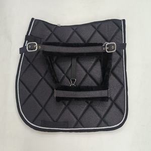 Manta de Silla de Doma Acolchada de Lujo con Diamantes Blancos, Absorbente de Sudor Premium, Ribete Dorado, Correa de Mano, Correa de Cincha, Equitación Profesional - Product Image 3