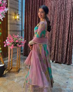 Karma Fashion - Lehenga Choli Dupatta Rosa Bordado, Hermoso y Elegante, para Fiestas de Invierno/Verano, Estilo Indio/Pakistaní, Talla M - Product Image 2