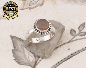 Anillo de Boda Casual/Deportivo de Plata de Ley 925 con Baño de Platino y Gema de Ágata Natural de Forma Ovalada, Diseñado y Tallado a Mano - Product Image 2