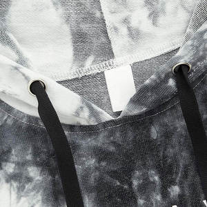 Ensemble court tendance en molleton léger avec sweat-shirt à capuche tie-dye, crop top et short, style pull-over avec hauts longs tie-dye - Product Image 3
