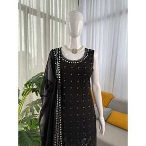 Ensemble de costume XL de créateur avec broderie de fils et travail de miroir réel - Product Image 1