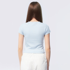 T-shirt court athlétique tendance pour femme, couleur personnalisable, col rond, coupe régulière, surpiqûres contrastées, idéal pour la gym et l'entraînement, vêtement de sport d'été 100% coton - Product Image 5