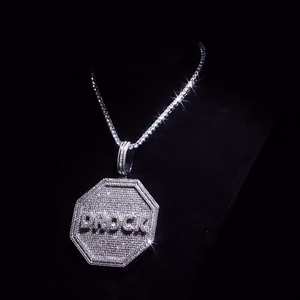 จี้เพชรโมอิสซาไนต์ทรงแปดเหลี่ยมแบบ Iced Out สไตล์ฮิปฮอปสุดหรูสำหรับทุกเพศ  งานสั่งทำพิเศษ  ระดับความใส VVS  จี้แบบปรับแต่งได้ - Product Image 3