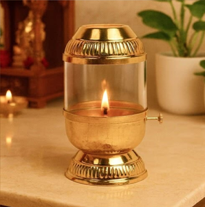 Lámpara Diya Akhand Jyoti de latón y vidrio con base acanalada para Puja y festivales, disponible a precios de mayorista. - Product Image 1