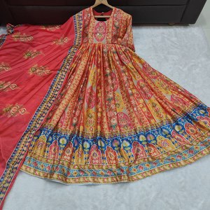 NUEVO ESTILO MODERNO, SALWAR KAMEEZ REVERSIBLE CON ESTAMPADO DIGITAL Y BORDADO, DUPATTA DE SEDA CHINON ACOMPANJADA DE FORRO, ESTILO FIESTA/BODA, PARA TODAS LAS TEMPORADAS - Product Image 6