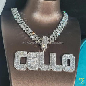 จี้เพชรโมอิสซาไนต์ฮิปฮอป "CELLO" พร้อมสร้อยคอแบบ Cuban Link ชุบทองคำขาว สำหรับผู้ชาย - Product Image 3