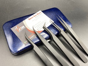 Pinzas para pestañas de acero sostenible japonesas con logotipo personalizado al por mayor negro mate con punta de fibra probada a mano - Product Image 2