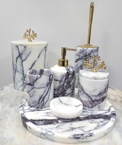 Juego de Baño Portátil Moderno de Tres Piezas de Resina Acrílica Azul Cielo de Lujo de ILAHI, Diseño Floral, Accesorios para el Hogar, Uttar Pradesh - Product Image 6