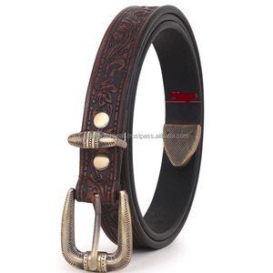 Ceinture en cuir véritable marron foncé personnalisée, style western, avec boucle en laiton plaqué argent gravée de motifs floraux et attache de ceinture. - Product Image 2
