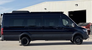 Fourgon utilitaire Mercedes-Benz Sprinter 3500XD 4WD de luxe d'occasion 2021-2022 - Product Image 4