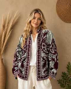 Sophistication intemporelle, veste élégante en velours gris brodée à la main pour femmes, art populaire suzani floral bordeaux, manteau bohème pour femmes - Product Image 1