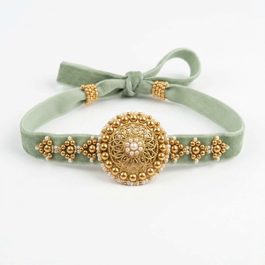 ริบบิ้นกำมะหยี่สีเขียวเซจขนาด 12 มม. จากโรงงานโดยตรง ม้วนละ 50 หลา ผลิตจากโพลีเอสเตอร์ 100% ไม่หดตัว เหมาะสำหรับตกแต่งกระเช้า Rakhi และถาดอาหาร - Product Image 5
