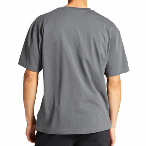 เสื้อยืดออกกำลังกายและกางเกงขาสั้นสำหรับผู้ชาย ดีไซน์ลายพิมพ์สปอร์ตแบบพื้นฐาน ผลิตจากผ้าโมดอลเนื้อน้ำหนักเบา แขนเสื้อถัก - Product Image 2
