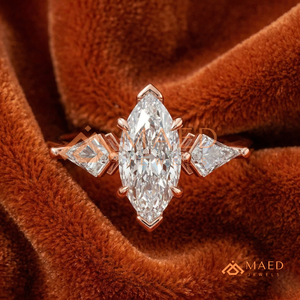 Bague Marquise Or Rose « Midnight Bloom » – Style Bypass Romantique à Trois Pierres – Bande Statement Marquise Or Rose Blush – Élégante - Product Image 1