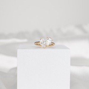 Bague Toi et Moi en or jaune 14 carats avec diamants de laboratoire taille marquise et poire, 2,10 ct, deux pierres, bague de fiançailles minimaliste - Product Image 1