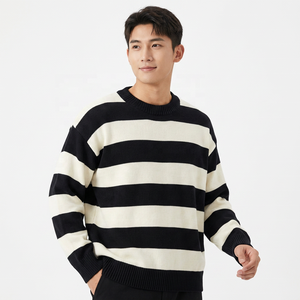 Pull décontracté à col rond rayé surdimensionné pour homme, tricoté, à manches régulières, motif noir et blanc, coupe ajustée, pour l'automne - Product Image 2