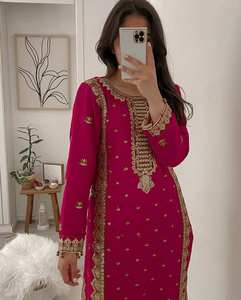 Nuevo Conjunto de Fiesta para Mujer de Tela Blossom, Diseño de Alta Costura, Georgette Pesado, Elegante, para las 4 Estaciones, Top, Pantalón y Dupatta con Bordado Elaborado - Product Image 2