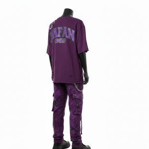 T-shirt ample pour femme en jersey de coton premium, violet, 320 GSM, pantalon cargo en molleton avec appliqué camouflage, logo brodé, ensembles pour femmes - Product Image 5