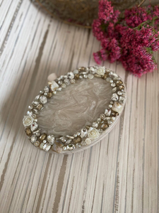 Bolso de mano de resina a la moda para chicas, regalo de boda, fiesta, con forro de seda impermeable y decoración de remaches, de MULTI CRAFT - Product Image 2