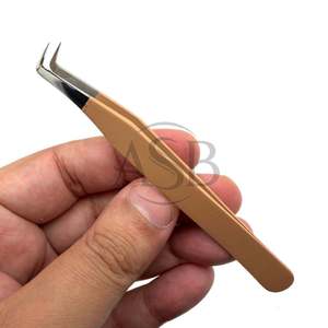 Pinzas para extensión de pestañas de 90 grados, delgadas, de acero inoxidable con punta de fibra, ligeras, resistentes al sudor, con agarre fuerte y logotipo personalizado. - Product Image 1