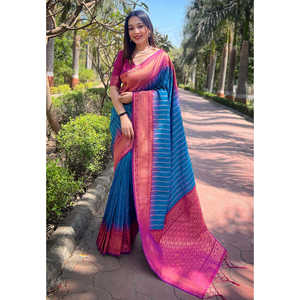 Sari en soie douce bleu Elite Weaves avec bordure florale et contraste tissé Zari pour robes de cocktail - Product Image 3