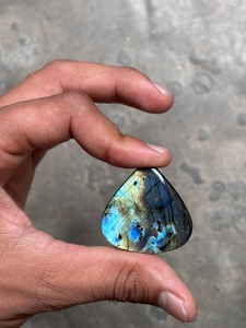 Pierre précieuse de labradorite de qualité supérieure de 51 carats |   Cabochon bleu-vert feu pour bijoux personnalisés - Product Image 4