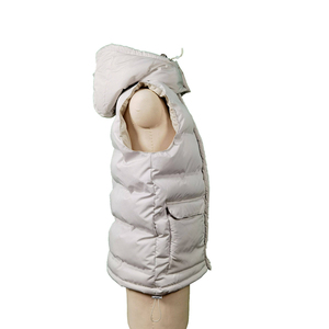 Chaleco Acolchado con Capucha Unisex Beige, Cortavientos, Informal, para Invierno, con Cierre de Cremallera, Color Sólido, Logotipo Frontal, Corte Regular - Product Image 4