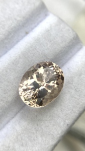 Pierre naturelle certifiée Morganite de forme ovale avec une couleur et un lustre excellents, Beryl naturel de 6,33 carats, nette à la loupe - Product Image 3